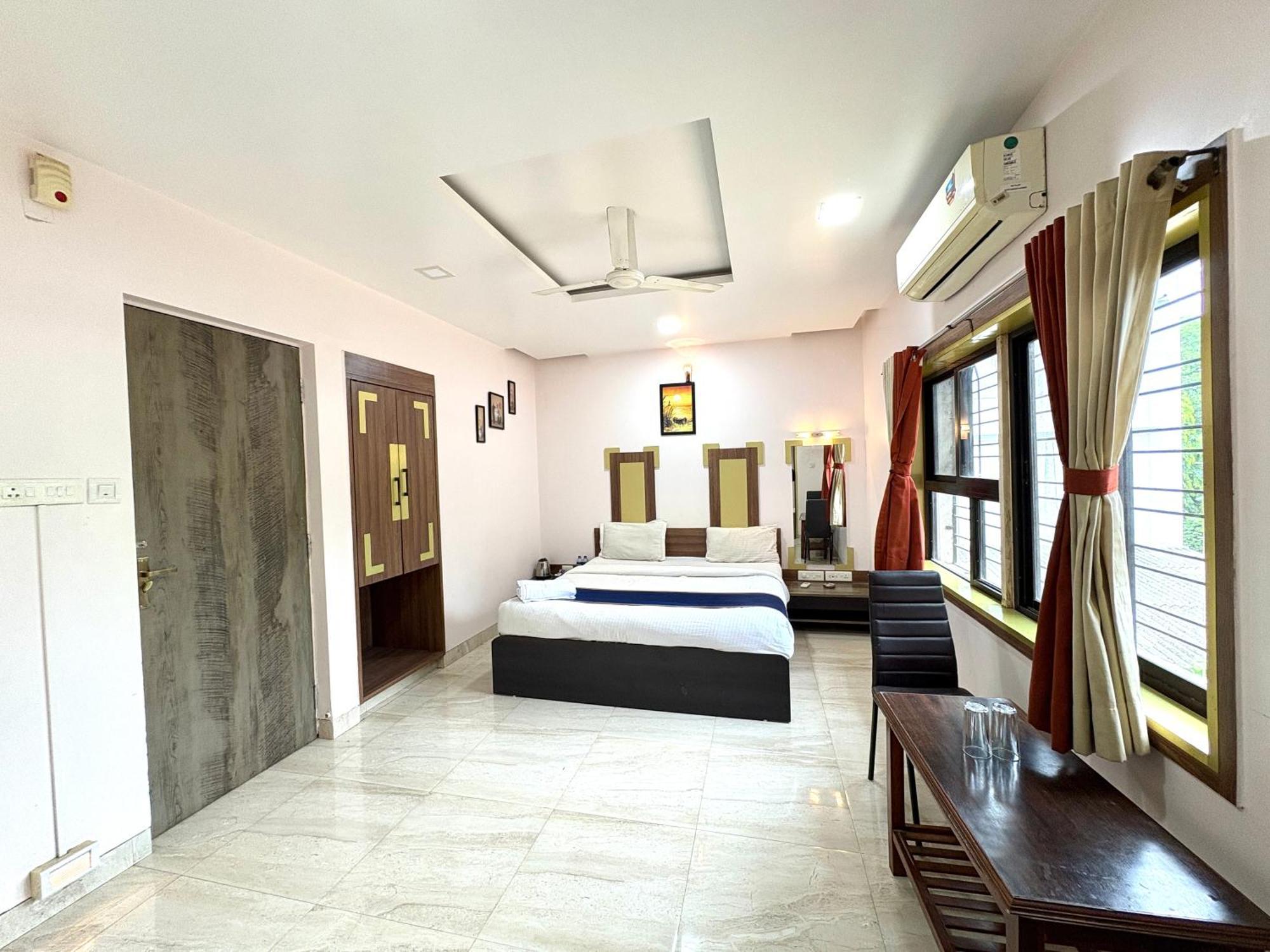 Hotel Laxmi Residency Лонавала Екстериор снимка