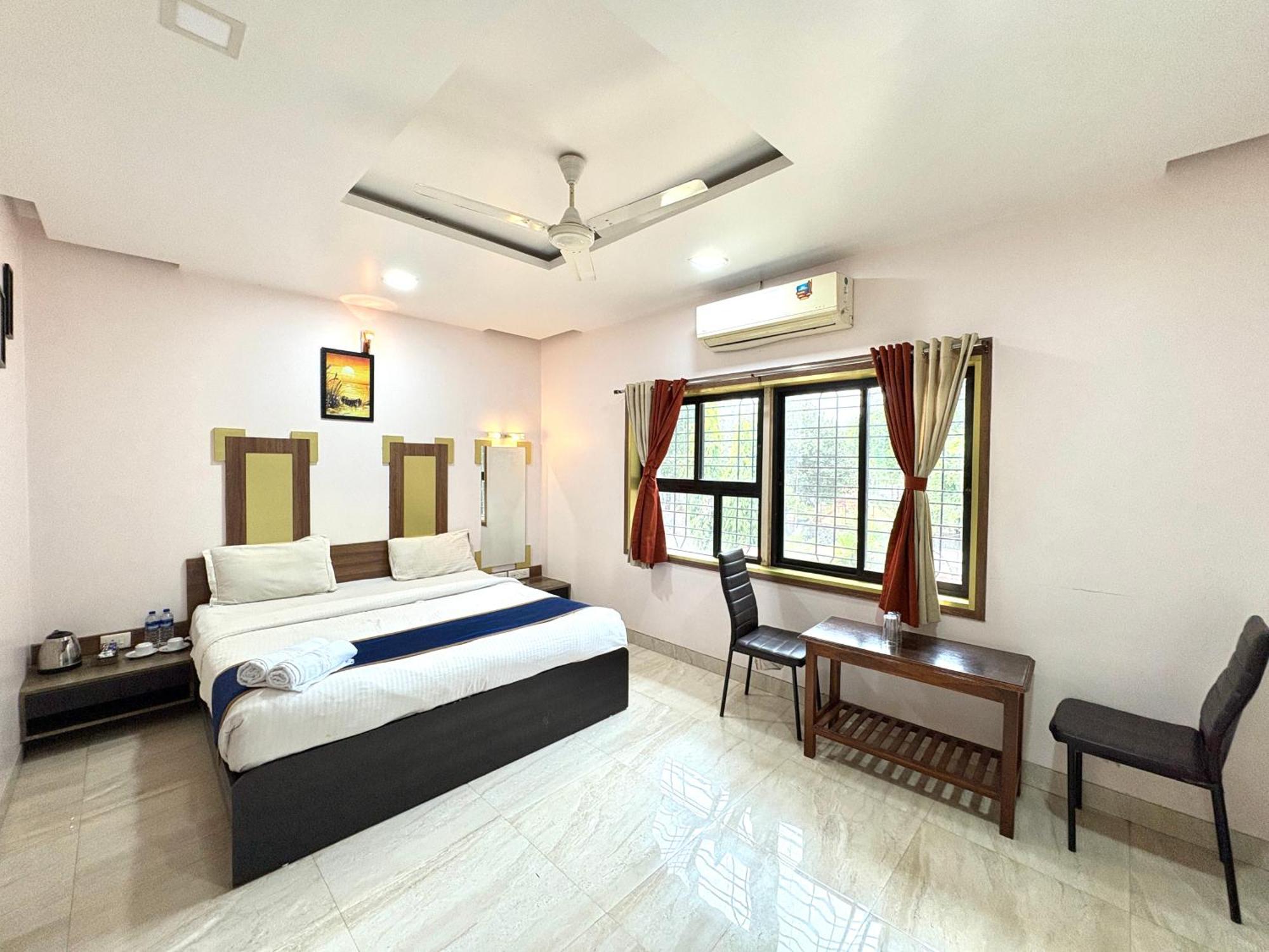 Hotel Laxmi Residency Лонавала Екстериор снимка