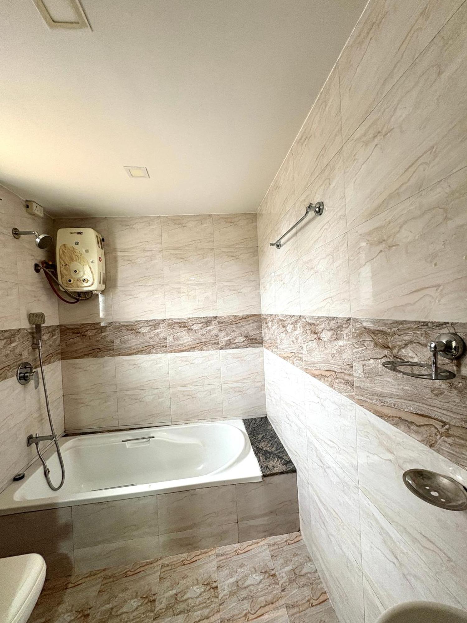 Hotel Laxmi Residency Лонавала Екстериор снимка