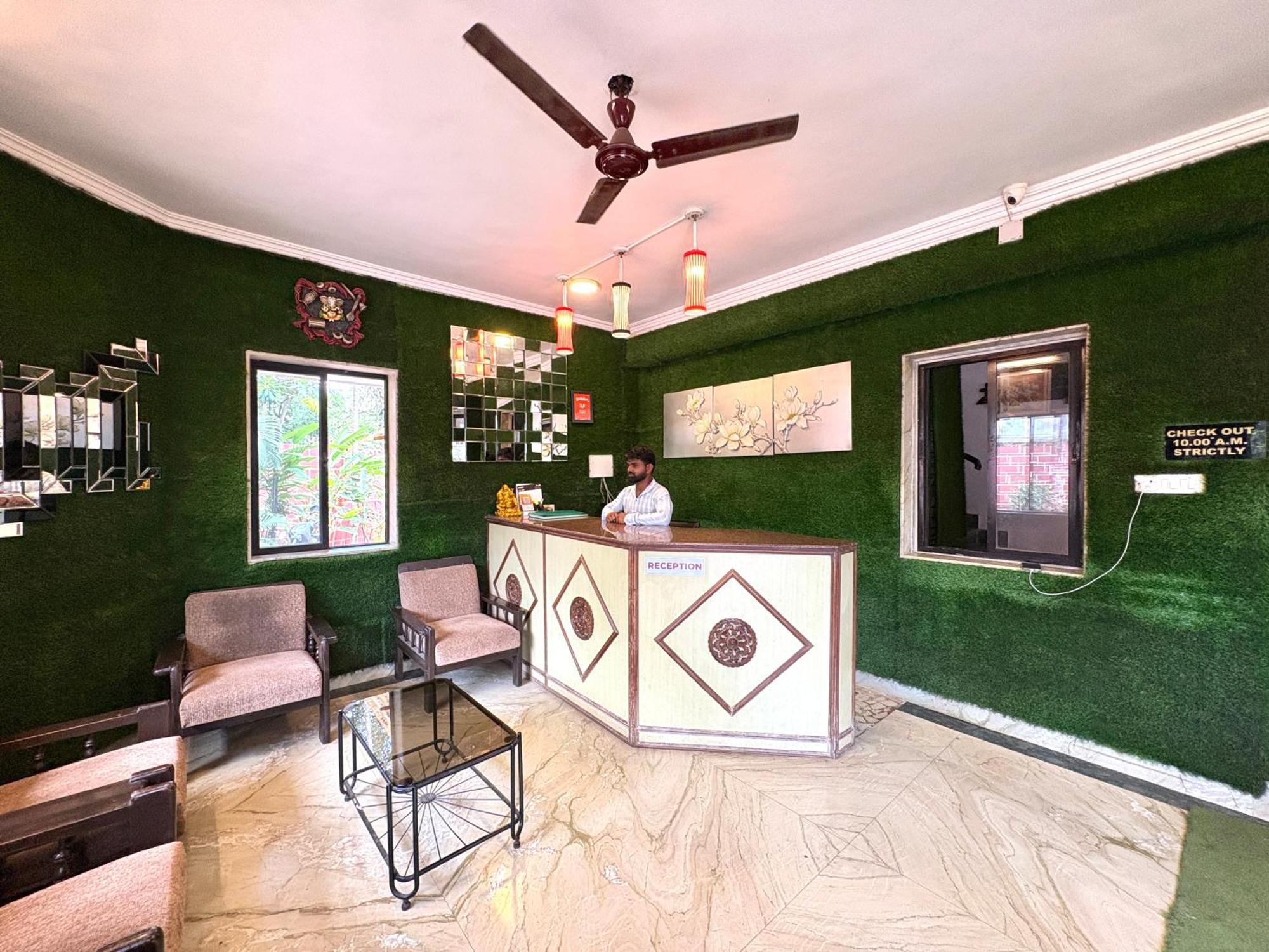 Hotel Laxmi Residency Лонавала Екстериор снимка