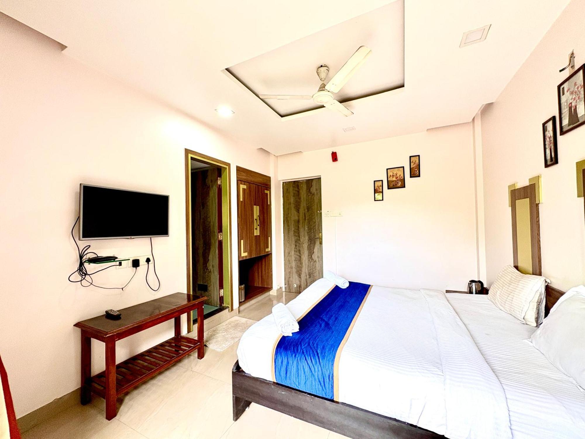 Hotel Laxmi Residency Лонавала Екстериор снимка